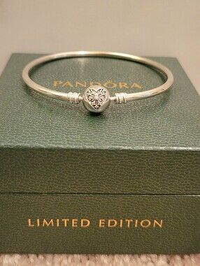 NWOT Pandora "Heart of Winter" Limited Edition Bangle Silver Size 7.5 Inches